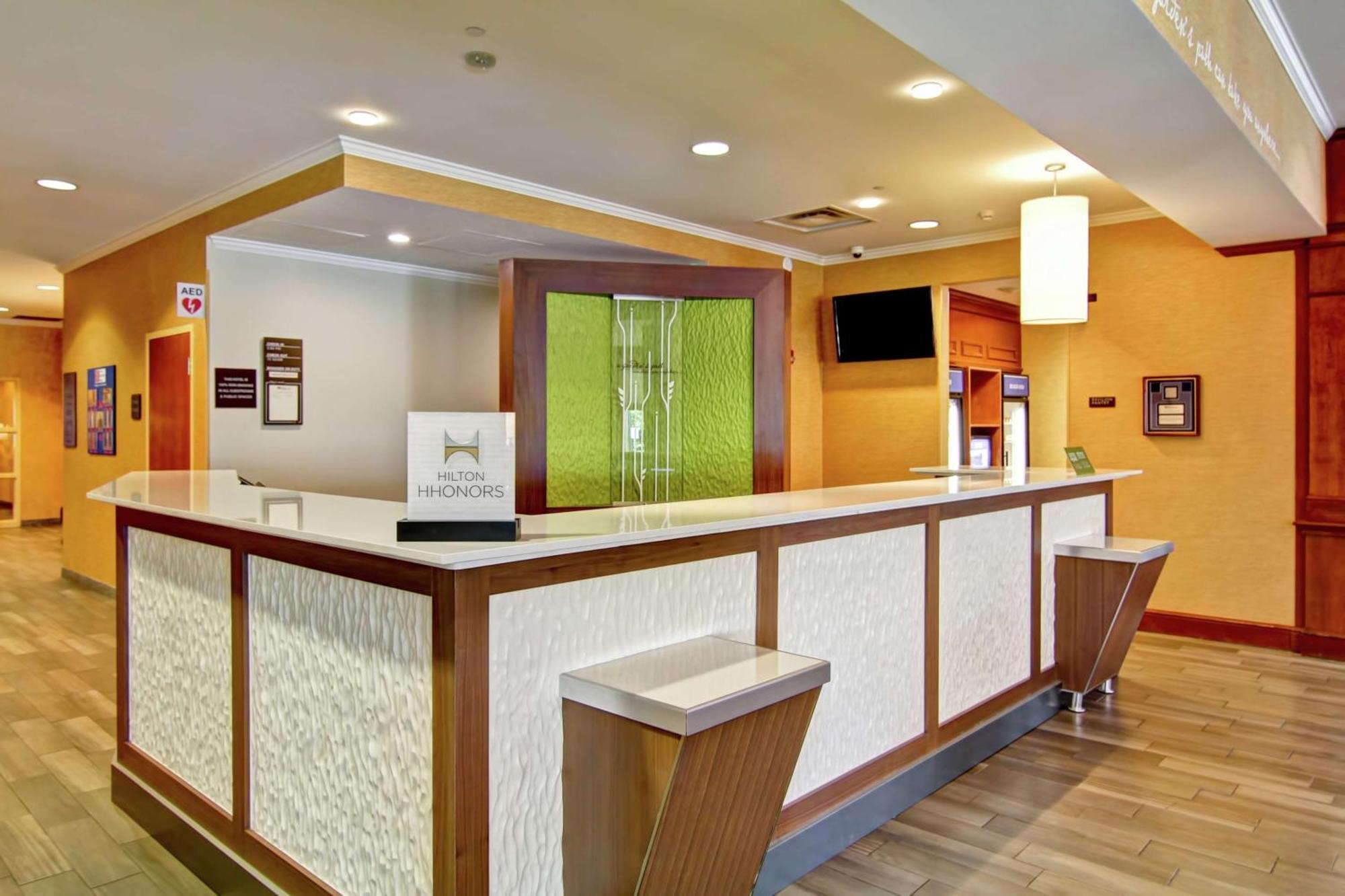 Hilton Garden Inn Ottawa Airport Exterior photo